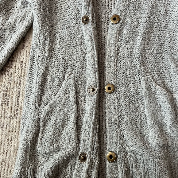 Grey sweater with buttons - Picture 2 of 4